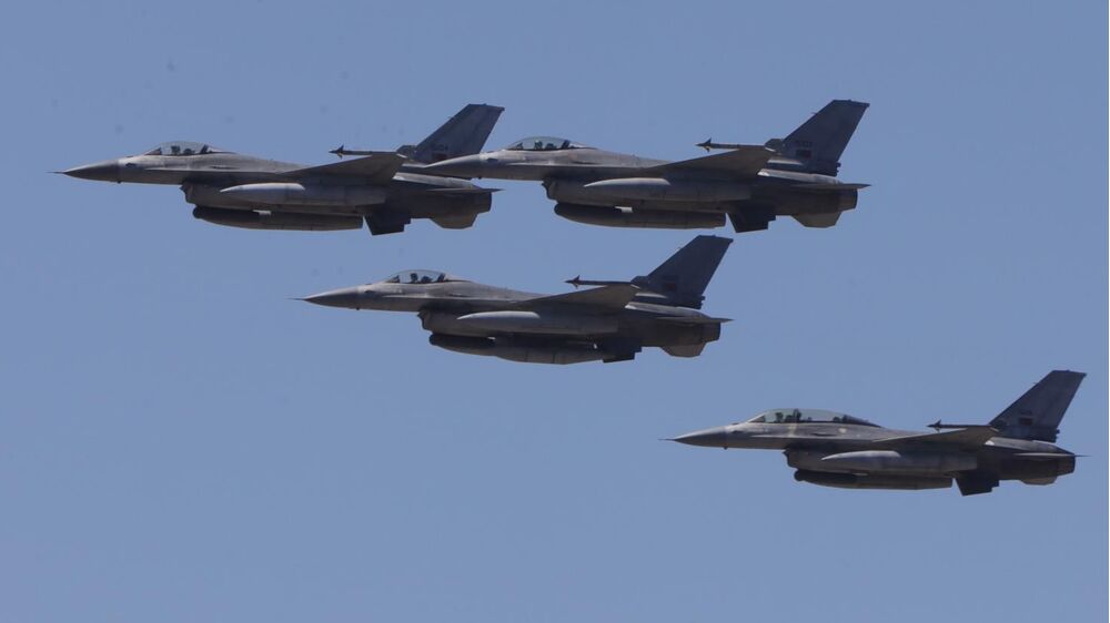 Roménia mobiliza caças em resposta a nova incursão de drone