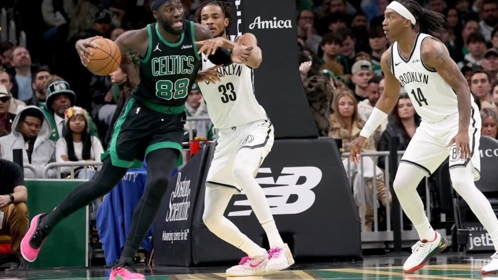 Neemias Queta em ação frente aos Brooklyn Nets