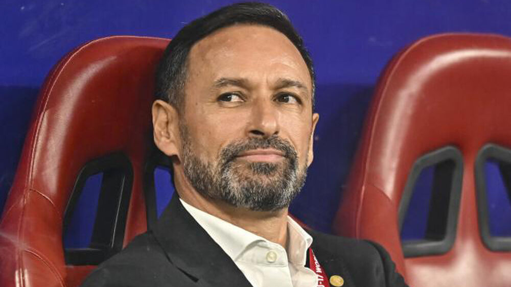 Bino Maçães reage no banco de suplentes de Portugal durante a final do Mundial de sub-17