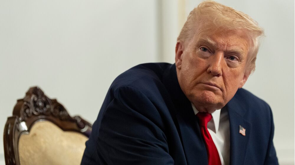 Trump ameaça com 'tarifas mais altas' países que 'brinquem' decisão 'ridícula' do Supremo Tribunal