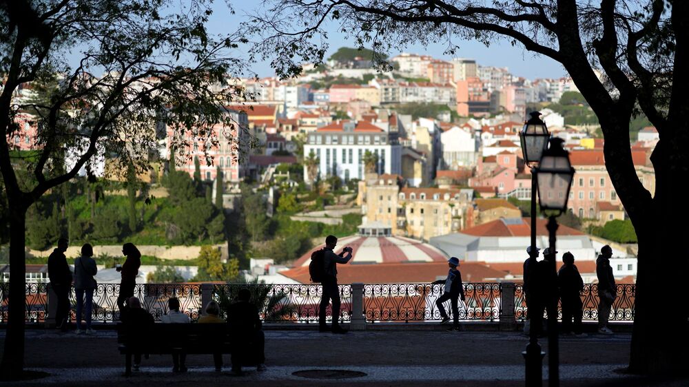 consumo pessoas multidão lisboa