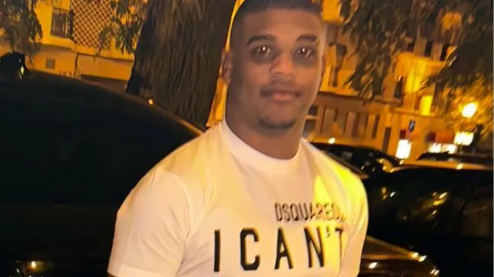 Jovem usa t-shirt com mensagem após acidente rodoviário em Lisboa