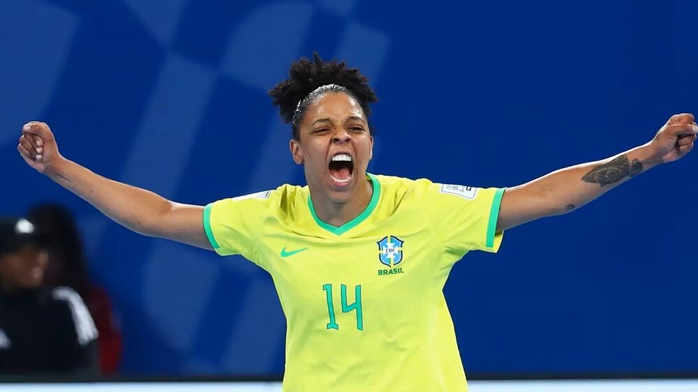 Brasil festeja passagem às 'meias'do Mundial de futsal