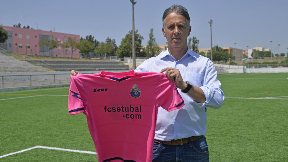 Mário Leandro acusado de recorrer a imigrantes ilegais para subir de divisão