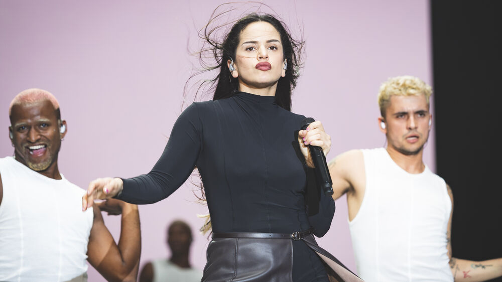 Rosalía apresenta 'Lux', álbum inovador com inspiração em figuras como Santa Rosalia e Björk