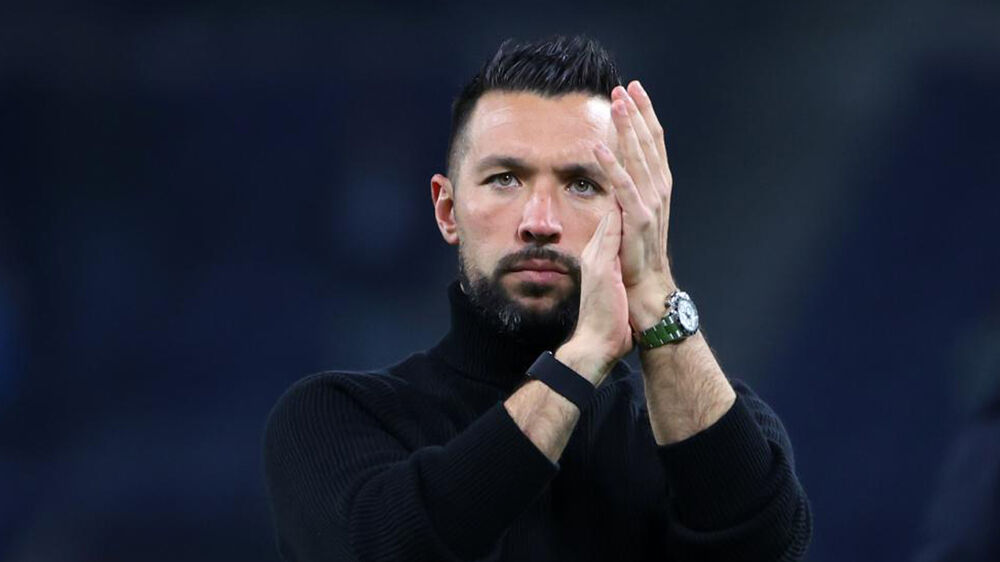 Francesco Farioli reage durante o jogo com o Nice