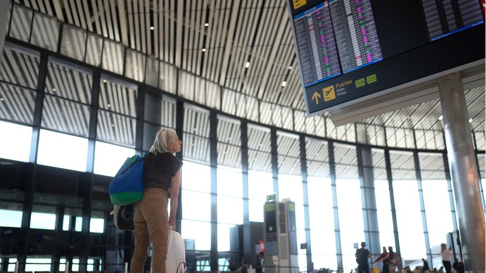 Passageiros desesperam para sair da Venezuela por falta de voos