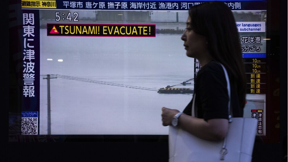 Sismo de magnitude 7,6 causa feridos e tsunami de 40 centímetros no norte do Japão