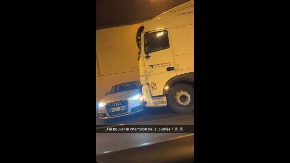 Camião arrasta carro 300 metros sem motorista dar conta