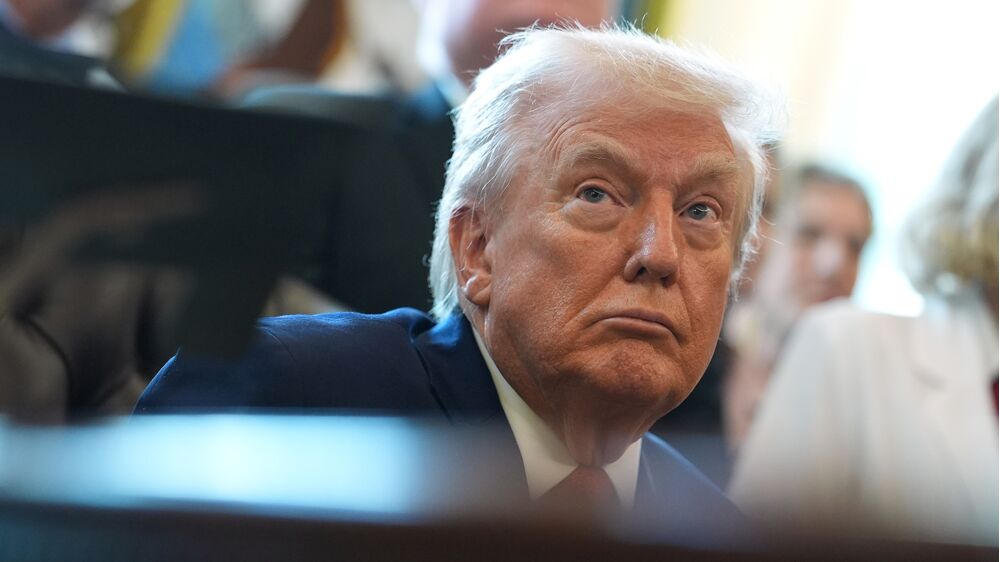 Governo Trump insta homens brancos a denunciaram discriminação no local de trabalho