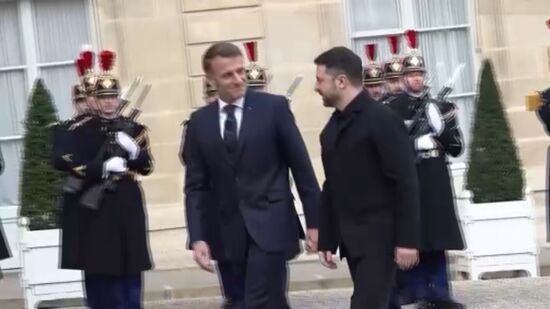 Volodymyr Zelensky reuniu com o homólogo francês em Paris