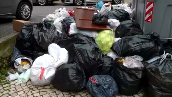 Desde quinta-feira que o lixo não é recolhido em alguns locais na cidade de Queluz 