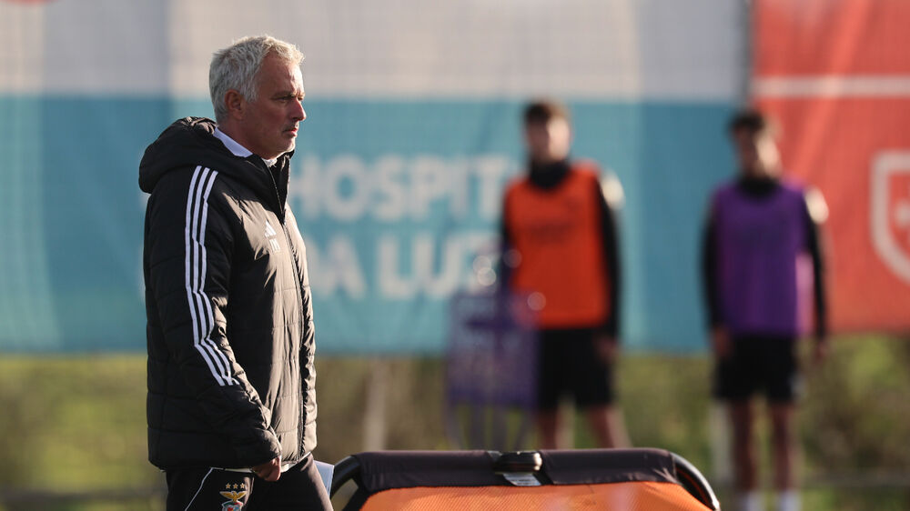 Mourinho a orientar treino do Benfica