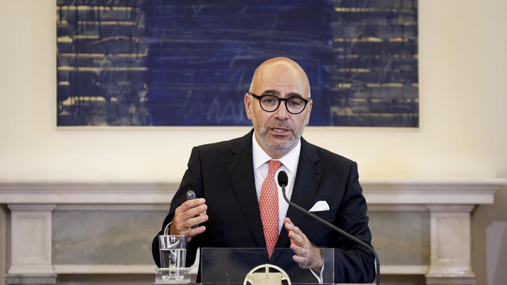 Ministro Pinto Luz explica mudanças no subsídio de mobilidade na Assembleia da República