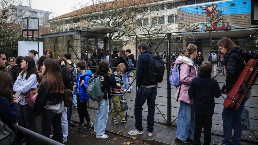 Quatro escolas no concelho de Loures encerradas devido a protesto de trabalhadores
