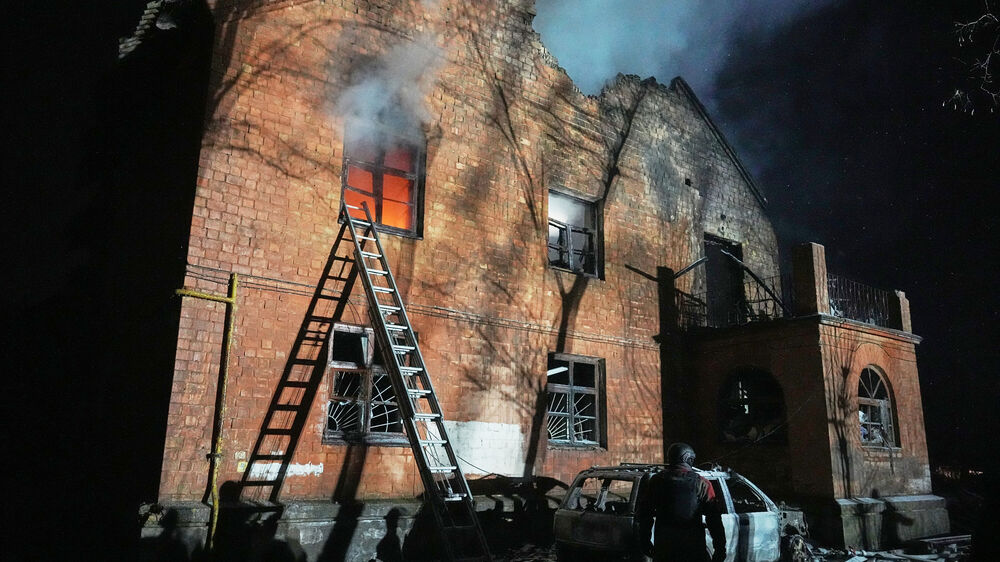 Ataque russo mata quatro em Kiev e ofensiva ucraniana deixa 500 mil sem energia