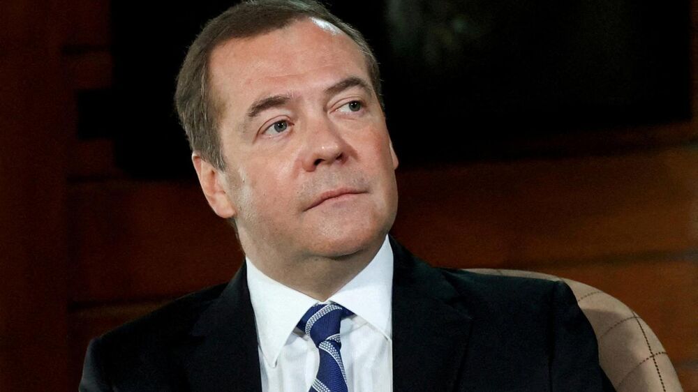 Medvedev ameaça 'governantes idiotas' europeus por apoio a Kiev