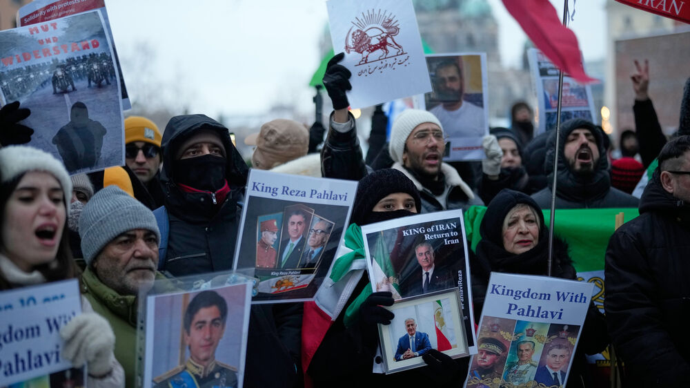 Protesto a favor de Reza Pahlavi, no Irão, com centenas de feridos e milhares de detidos