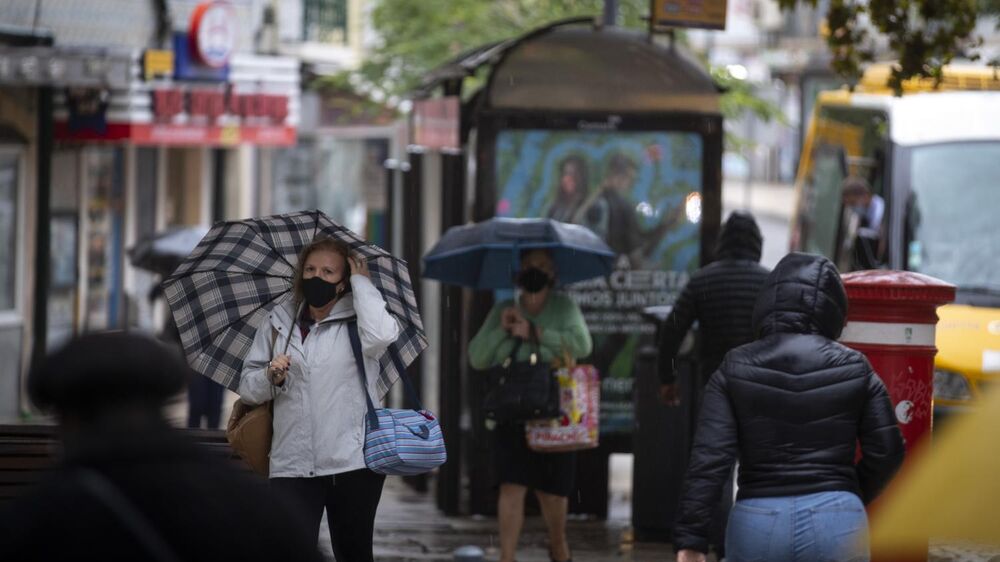 Vários distritos sob aviso devido à chuva e queda de neve