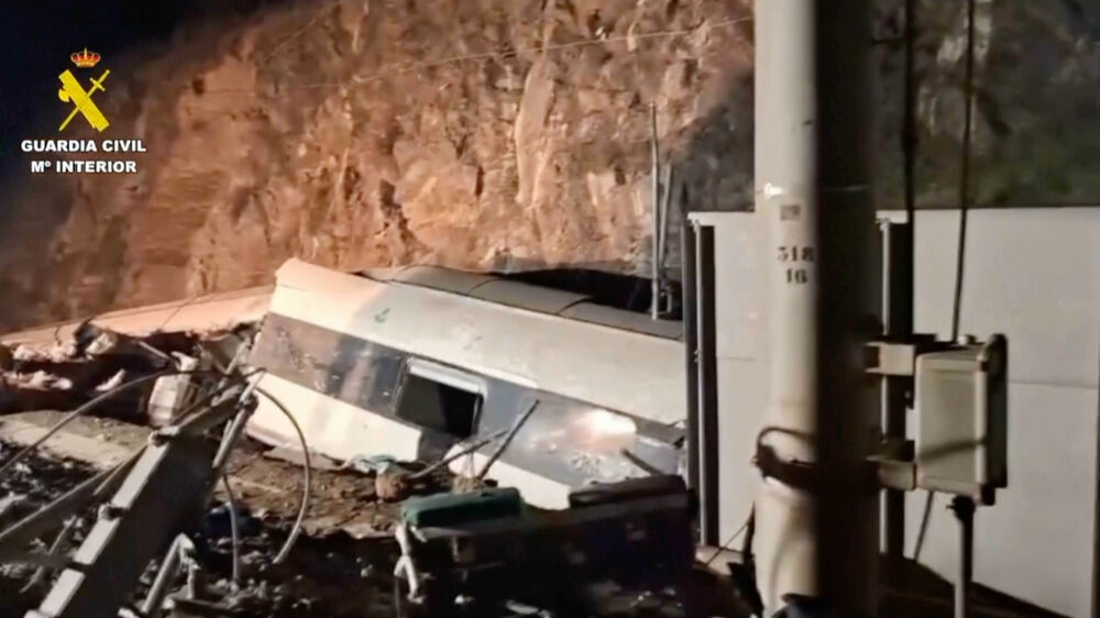 Sobe para 39 o número de mortos em acidente ferroviário em Espanha