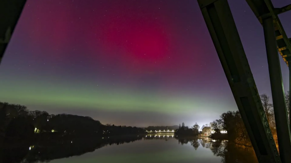 Aurora boreal na Alemanha após tempestade solar 