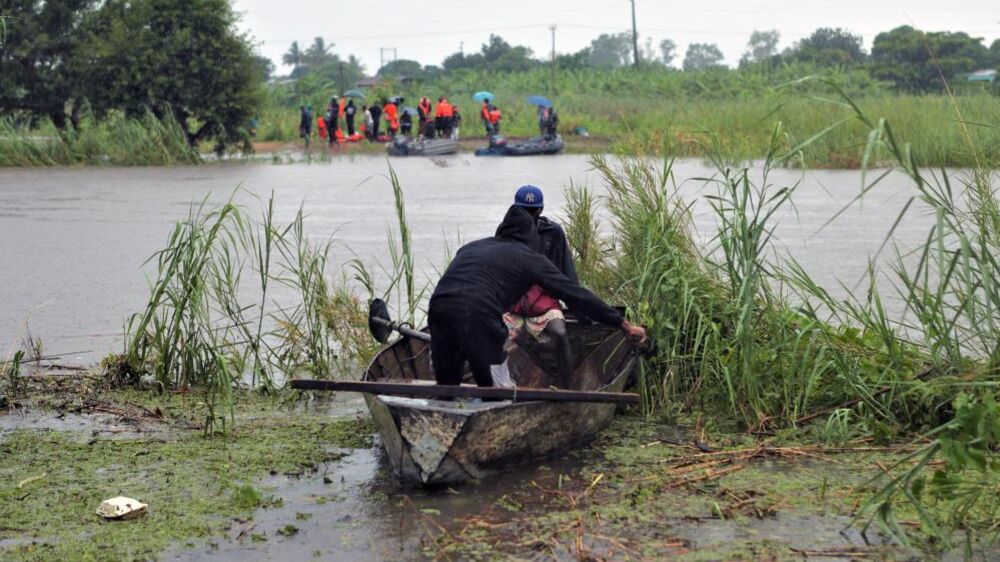 Equipas de resgate atuam em Moçambique, com apoio humanitário internacional, para mitigar impacto das cheias