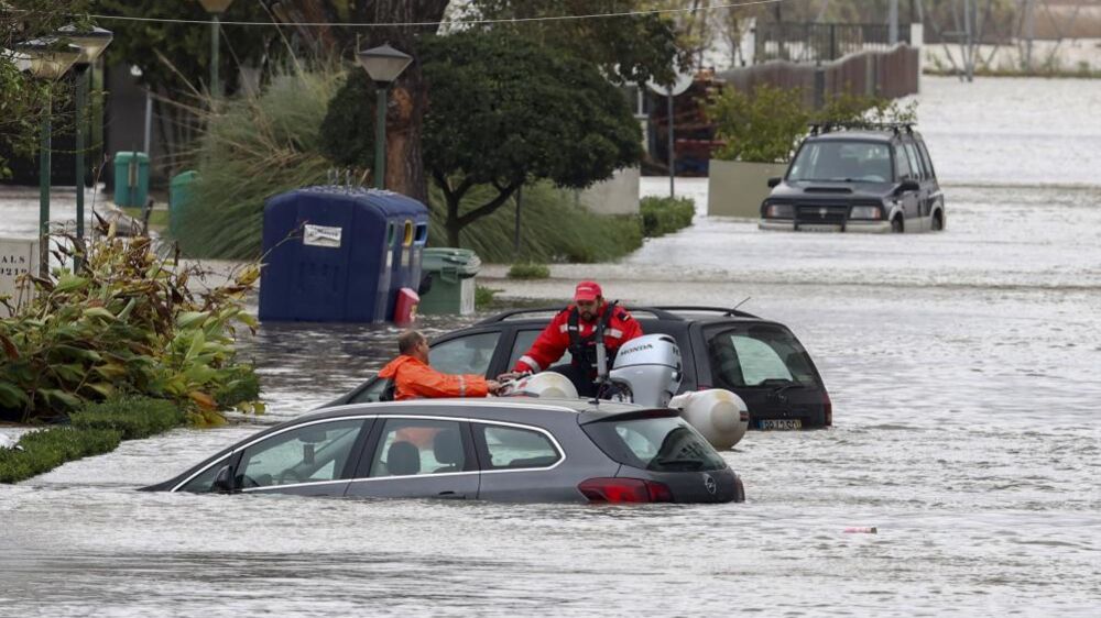 DGS alerta para cuidados com água e alimentos após tempestade Kristin