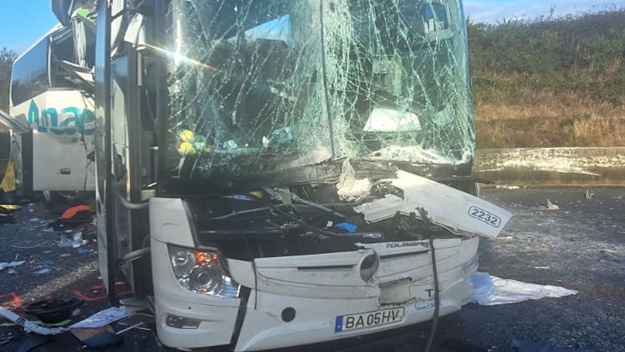 Autocarro português envolvido em choque em cadeia com 100 viaturas em França. Há dois mortos 