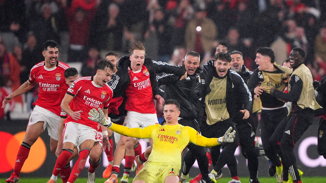 Trubin celebra golo marcado ao Real Madrid
