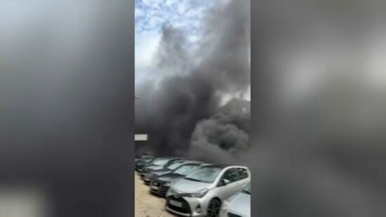 Incêndio em carrinha obrigou ao corte de uma estrada em Lisboa 