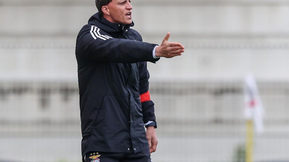 Vítor Vinha destaca raça e ambição do Benfica após triunfo sobre o Slavia.
