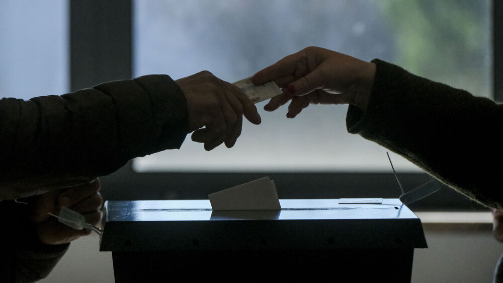 Urnas abertas para votação em dia de eleições