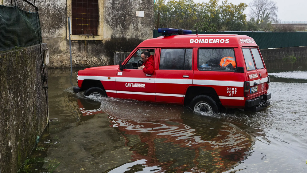 Mau tempo: Bombeiros de Cantanhede atuam nas zonas afetadas em Coimbra e Aveiro 