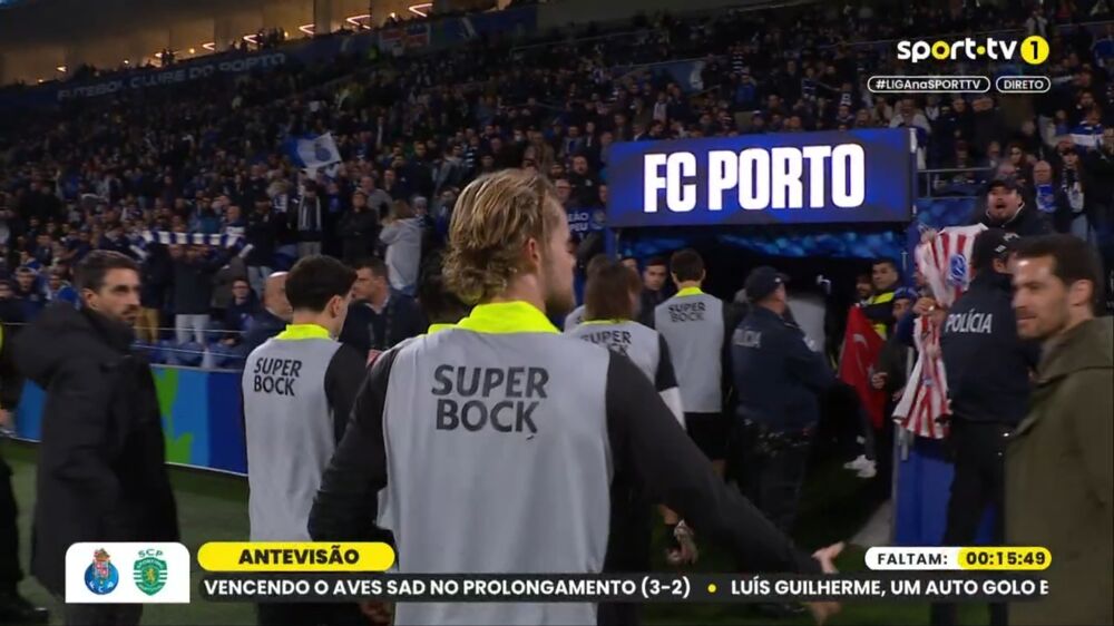 FC Porto multado em mais de 35 mil euros no clássico, incluindo o episódio da camisola atirada a Hjulmand