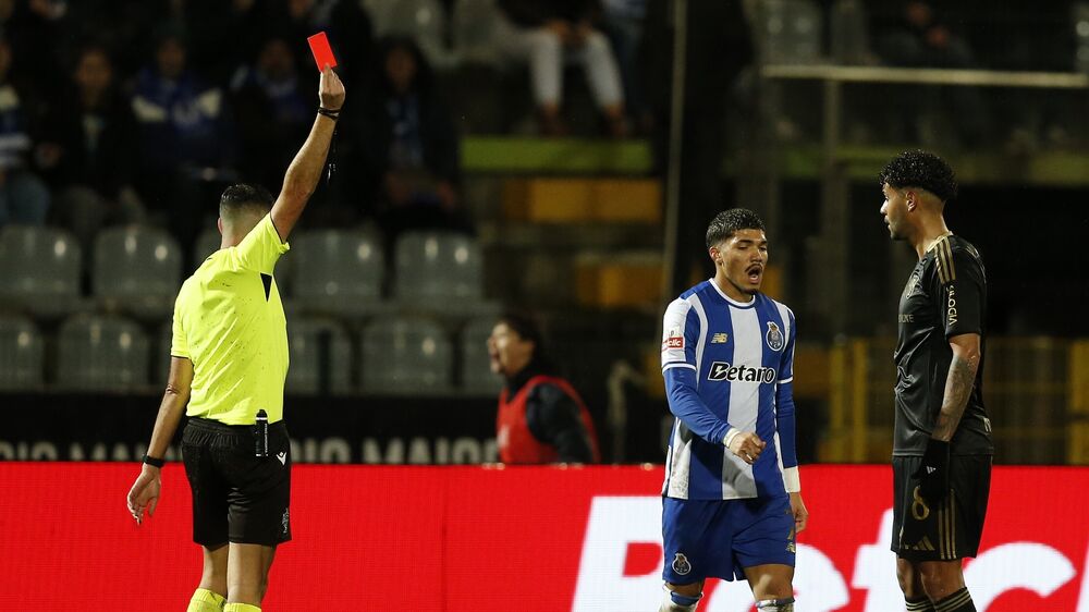 Conselho de Disciplina reduziu multa a William Gomes mas mantém dois jogos de castigo