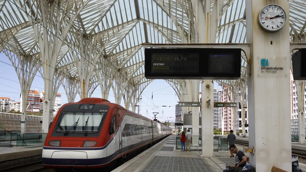 Circulação de comboios de longo curso entre Porto e Lisboa suspensa 