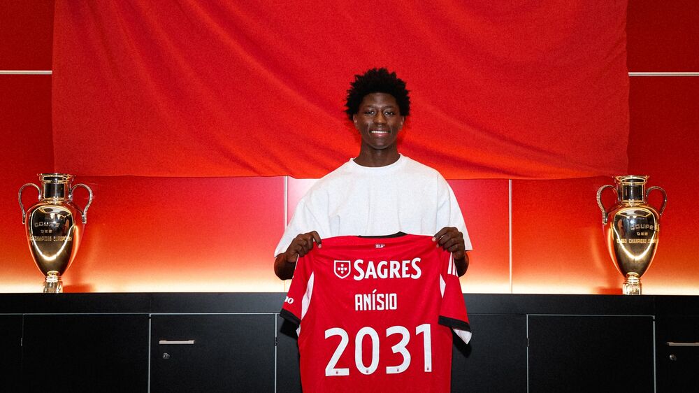 Anísio Cabral renova com o Benfica
