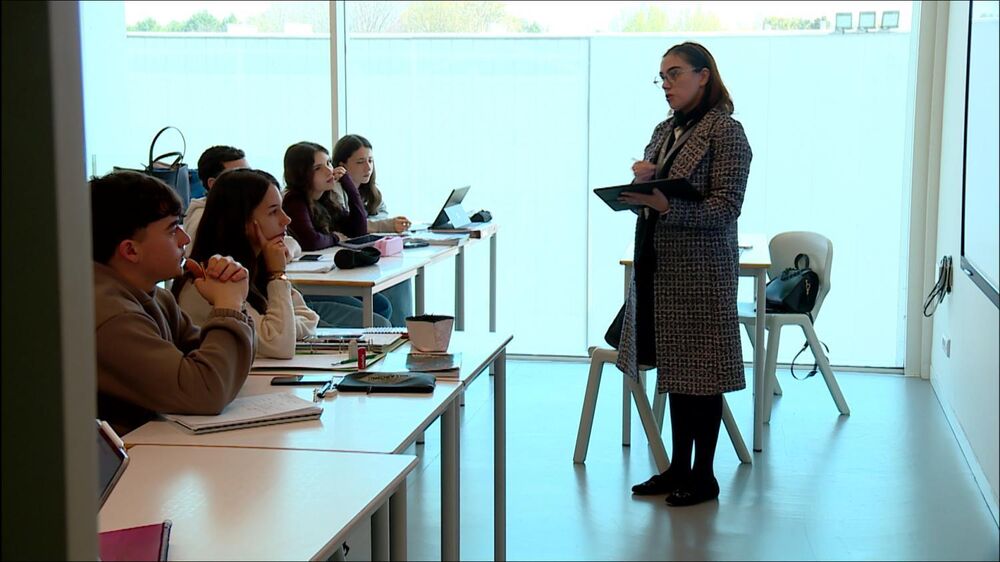 Governo quer carreira docente com período experimental e regime excecional de contratação