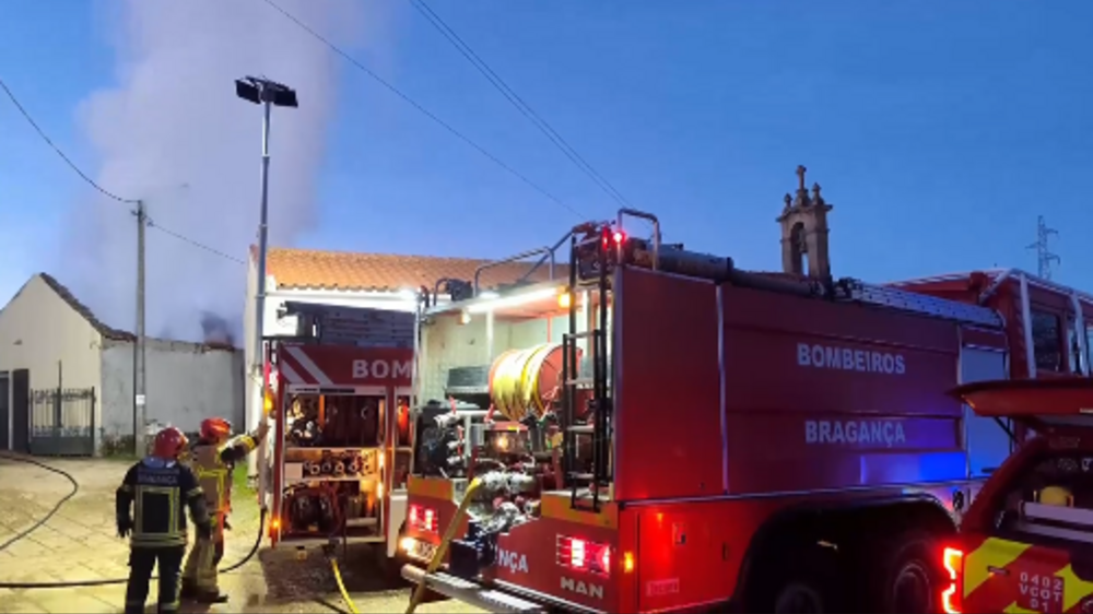 Anexo fica totalmente destruído após incêndio em Vale de Nogueira 