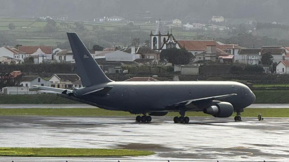 EUA estacionam 15 aviões reabastecedores na Base das Lajes
