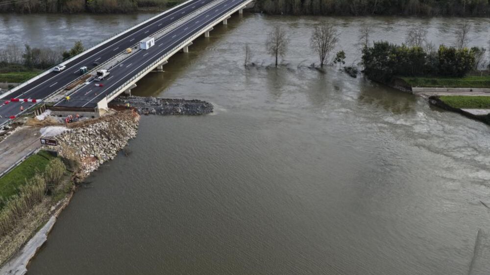 Intervenção concluída no dique que rompeu no rio Mondego, em Coimbra