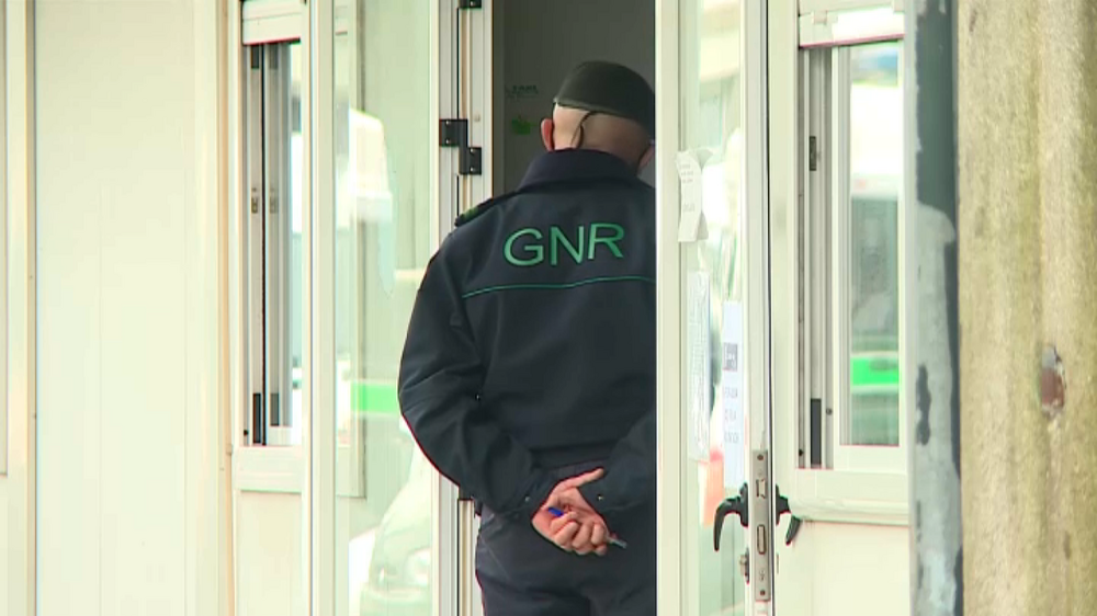 Homem fica em prisão preventiva após furtar estabelecimento comercial no concelho da Marinha Grande 