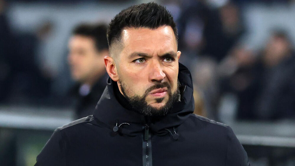 Francesco Farioli reage junto ao banco de suplentes do FC Porto