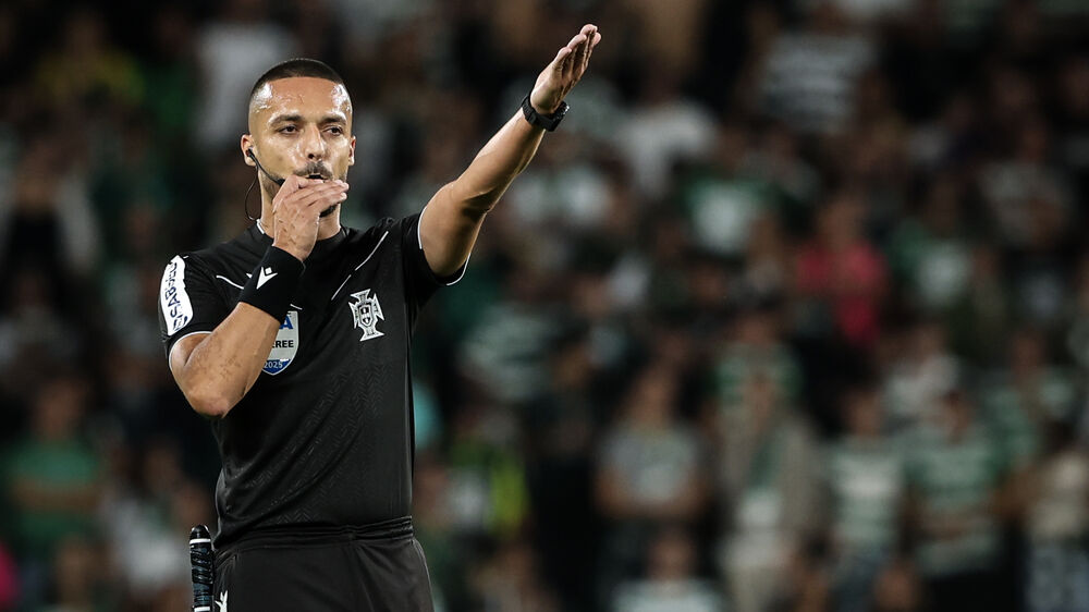 O árbitro Cláudio Pereira