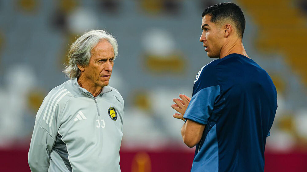 Jorge Jesus à conversa com Cristiano Ronaldo