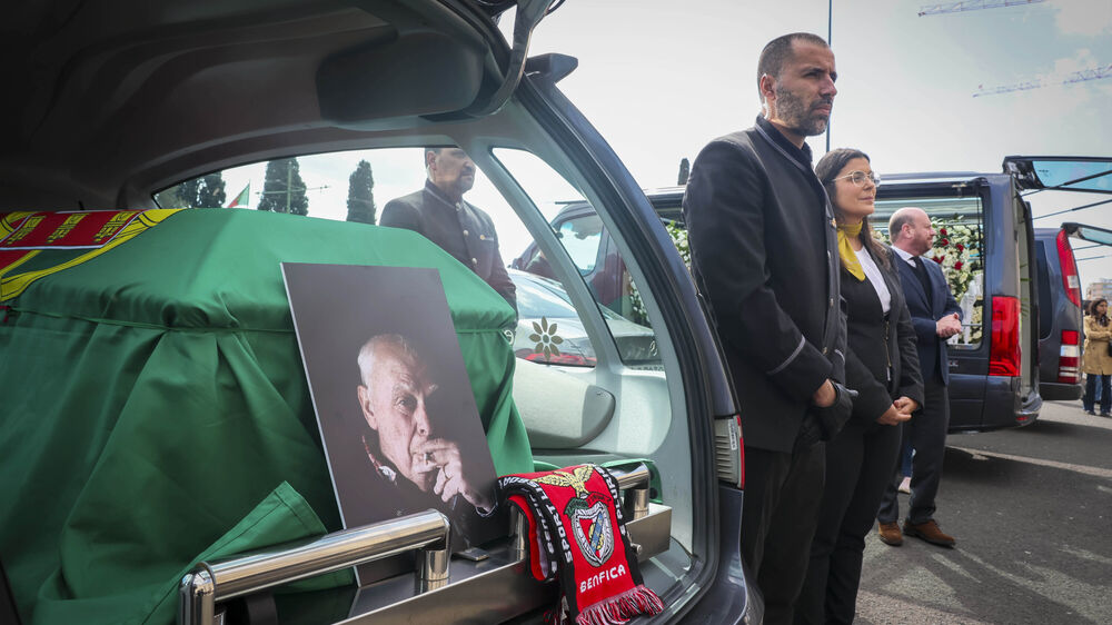 O hino do Benfica e um poema de Antero de Quental: como foi o adeus a António Lobo Antunes