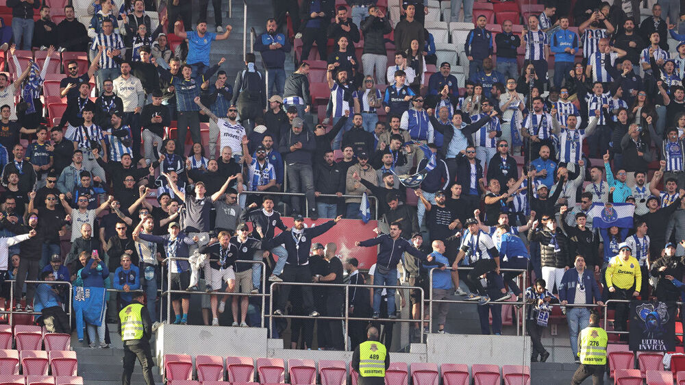 Assistente de recinto identificada pela PSP por revista abusiva a adepta do FC Porto na Luz