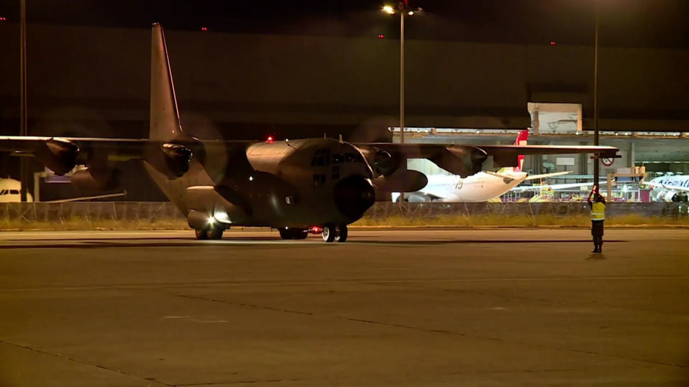 Avião militar em Figo Maduro 