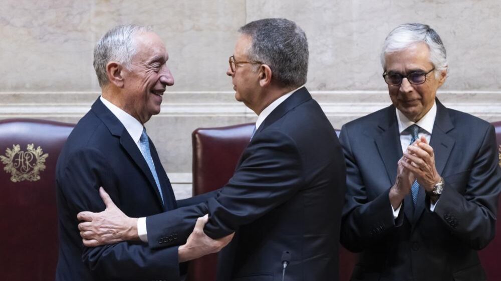 Seguro condecora Marcelo Rebelo de Sousa pela dedicação a Portugal