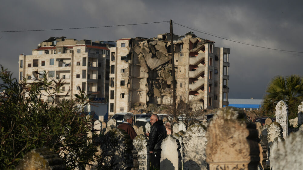 Israel ataca instalações militares sírias